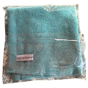 Plush Blue Bath Towel with Textured Terry Cloth